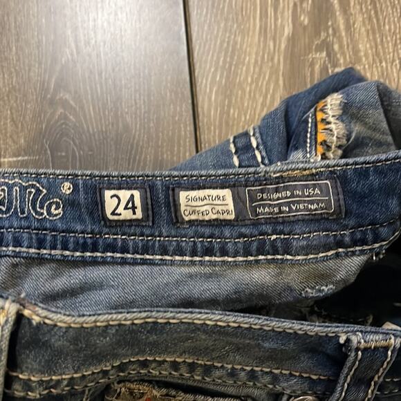 Miss Me Embellished Signature Cuffed Capri Women's Size 24 - Picture 9 of 9